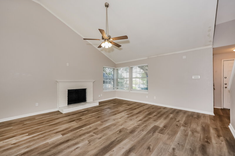 1,915/Mo, 10032 Pack Saddle Trl Fort Worth, TX 76108 Living Room View 2