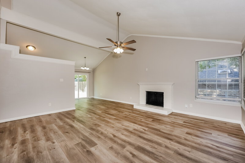 1,915/Mo, 10032 Pack Saddle Trl Fort Worth, TX 76108 Living Room View 3