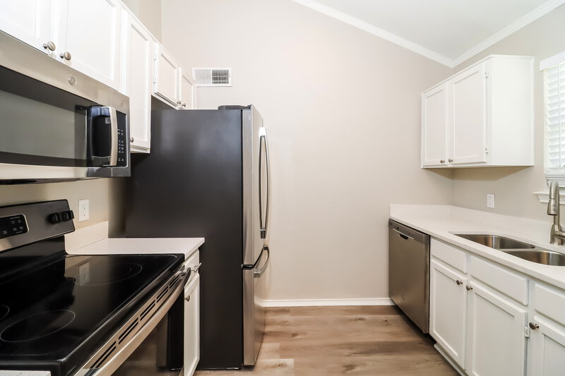 2,170/Mo, 10032 Pack Saddle Trl Fort Worth, TX 76108 Kitchen View