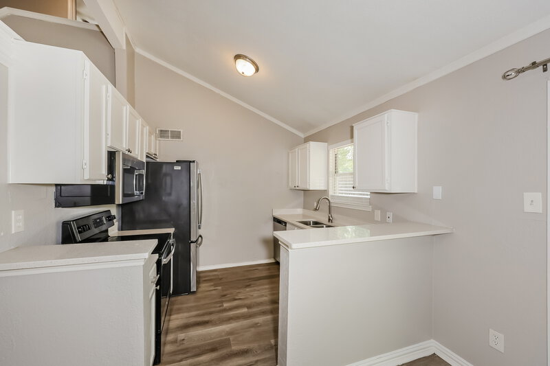 1,915/Mo, 10032 Pack Saddle Trl Fort Worth, TX 76108 Kitchen View 2