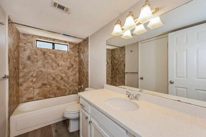 1,915/Mo, 10032 Pack Saddle Trl Fort Worth, TX 76108 Bathroom View