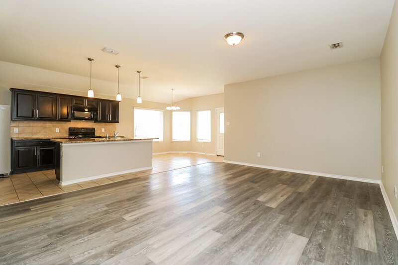 3,200/Mo, 2533 Clarks Mill Ln Fort Worth, TX 76123 Living Room View 3