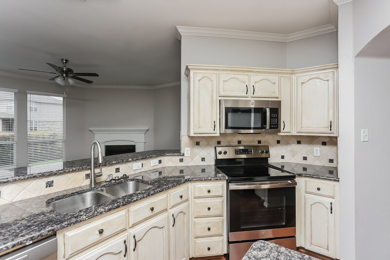 2,260/Mo, 10629 Fossil Hill Dr Fort Worth, TX 76131 Kitchen View