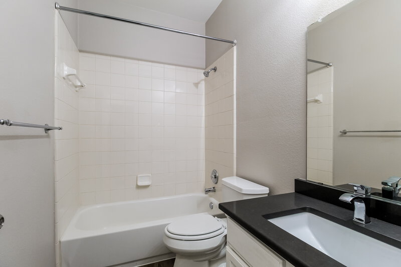 2,095/Mo, 1732 Spanish Moss Way Savannah, TX 76227 Bathroom View