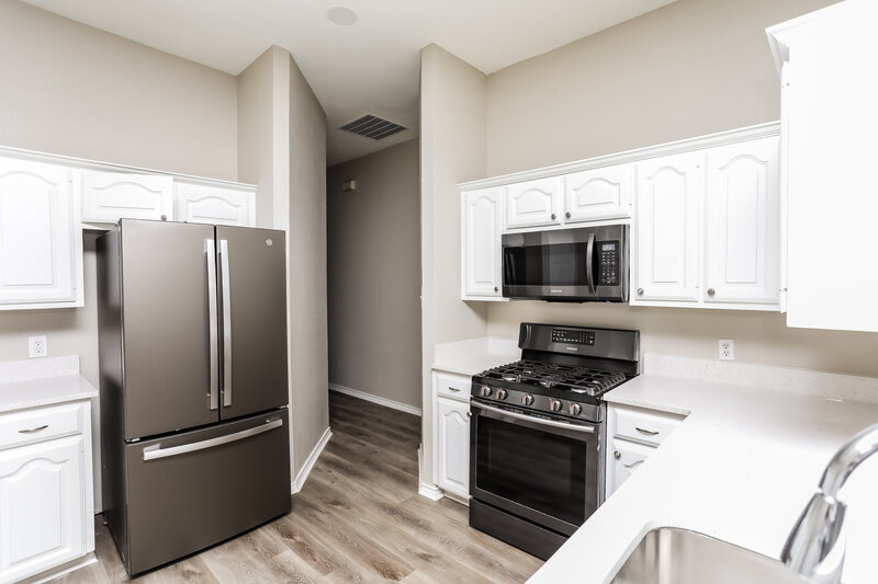 2,115/Mo, 900 Churchhill Dr Saginaw, TX 76131 Kitchen View