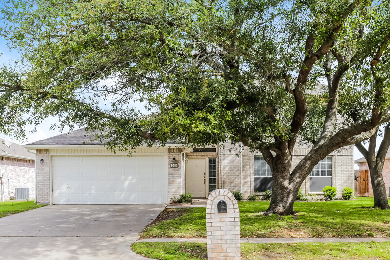 2,375/Mo, 950 Silver Streak Dr Saginaw, TX 76131 External View