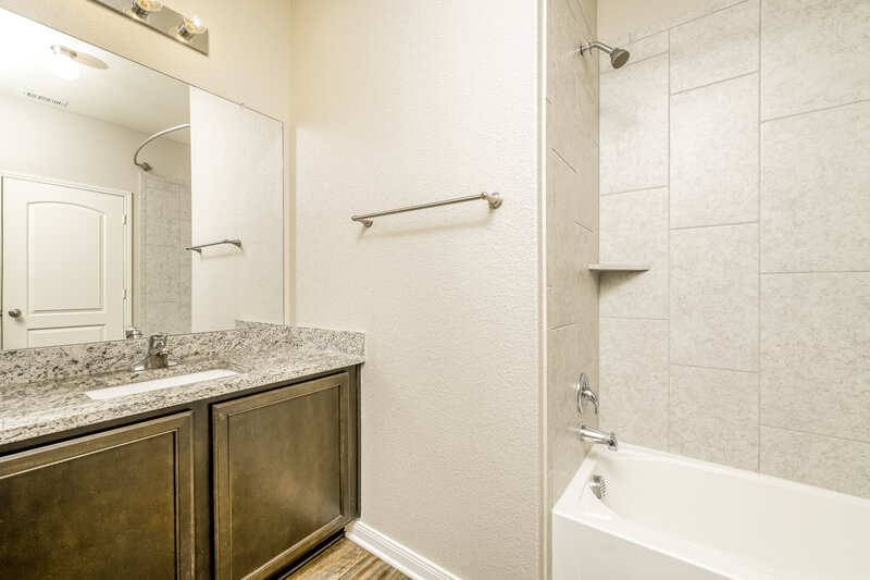 2,170/Mo, 1403 Park Trails Blvd Princeton, TX 75407 Bathroom View