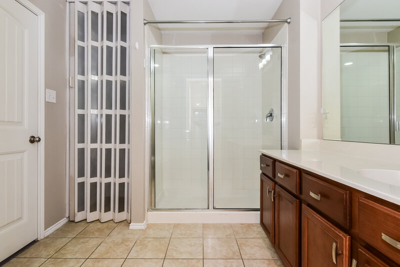 2,040/Mo, 1114 Nickel St Princeton, TX 75407 Main Bathroom View 2