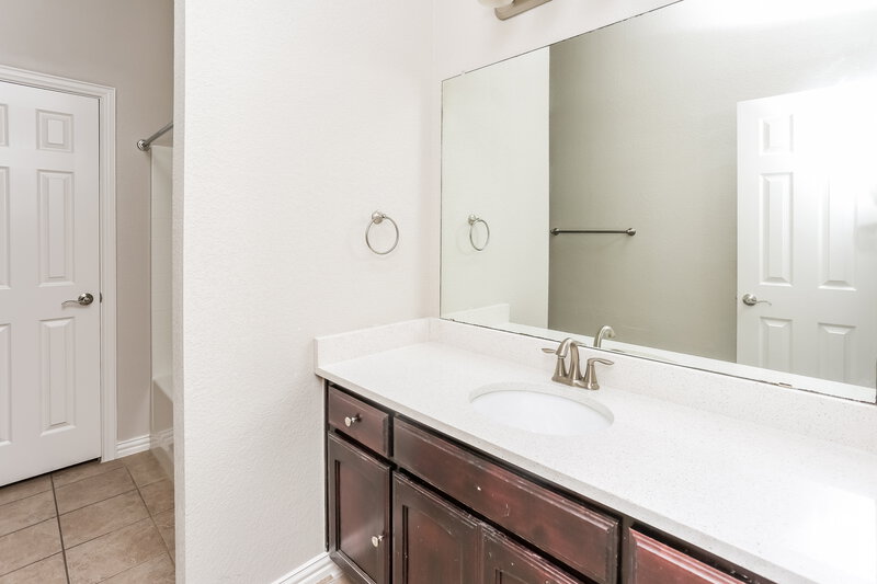 2,325/Mo, 7413 Errandale Dr Fort Worth, TX 76179 Bathroom View