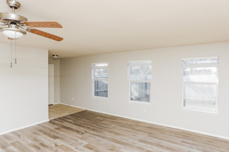 2,335/Mo, 745 Capricorn St Cedar Hill, TX 75104 Living Room View 2