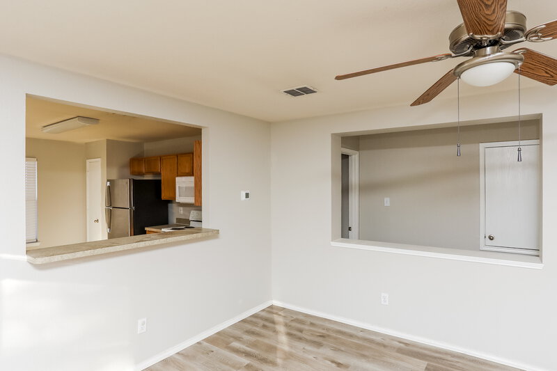 2,335/Mo, 745 Capricorn St Cedar Hill, TX 75104 Dining Room View 2
