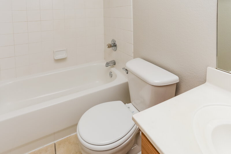 2,335/Mo, 745 Capricorn St Cedar Hill, TX 75104 Bathroom View