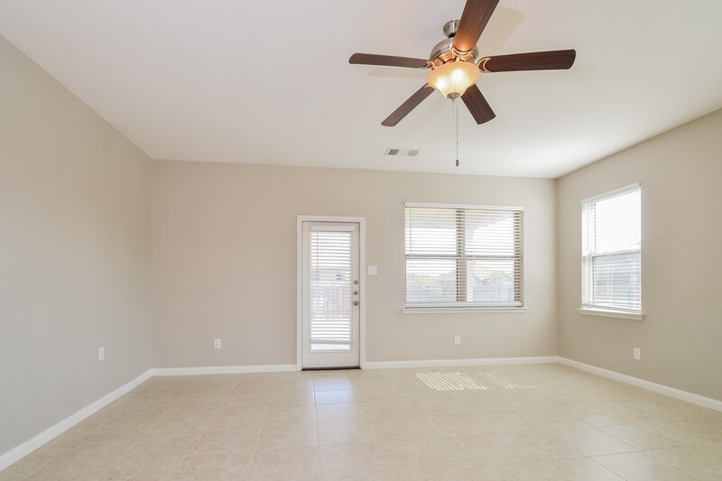 2,190/Mo, 4800 Beaver Creek Ave Denton, TX 76207 Living Room View