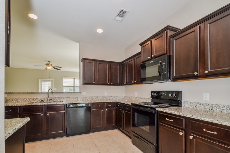2,190/Mo, 4800 Beaver Creek Ave Denton, TX 76207 Kitchen View