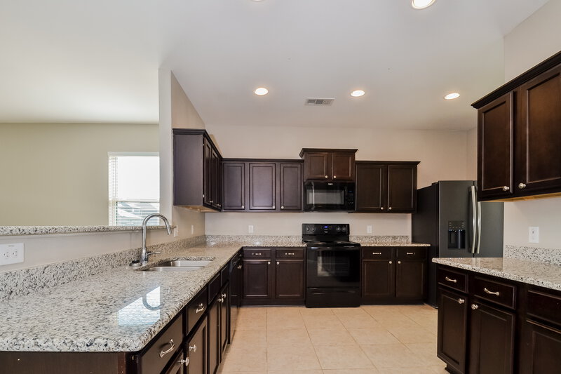 2,190/Mo, 4800 Beaver Creek Ave Denton, TX 76207 Kitchen View 2
