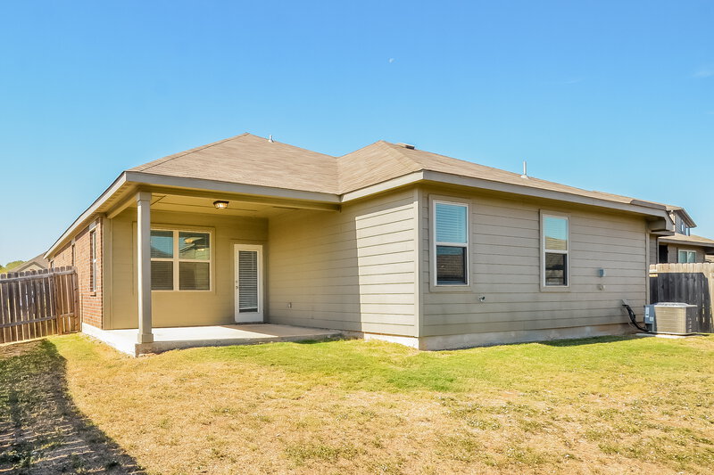 2,190/Mo, 4800 Beaver Creek Ave Denton, TX 76207 Rear View