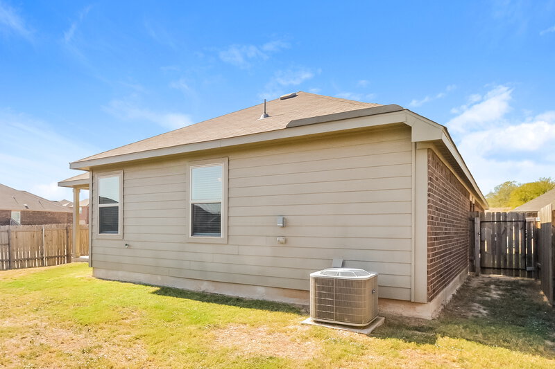 2,190/Mo, 4800 Beaver Creek Ave Denton, TX 76207 Rear View 2