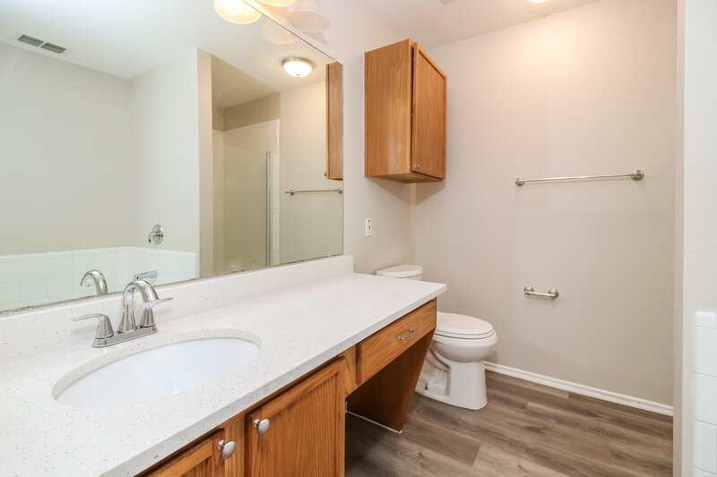 2,220/Mo, 9104 Chisholm Trl Cross Roads, TX 76227 Main Bathroom View