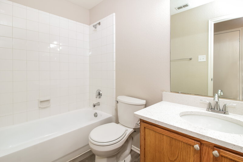 2,220/Mo, 9104 Chisholm Trl Cross Roads, TX 76227 Bathroom View