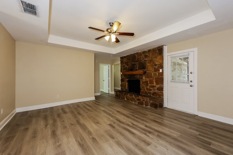 1,805/Mo, 901 Springhill Dr Burleson, TX 76028 Living Room View