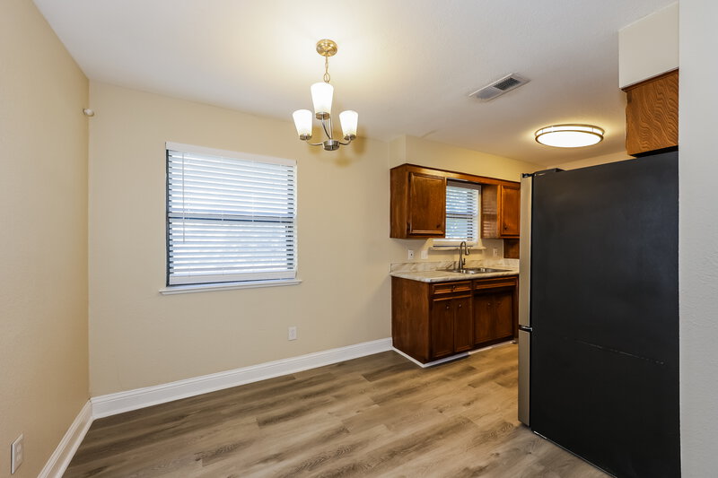 1,805/Mo, 901 Springhill Dr Burleson, TX 76028 Dining Room View