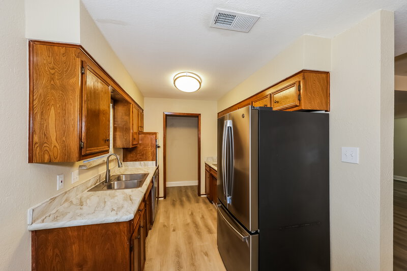 1,805/Mo, 901 Springhill Dr Burleson, TX 76028 Kitchen View
