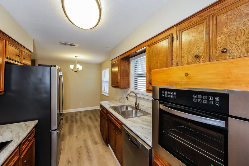 1,805/Mo, 901 Springhill Dr Burleson, TX 76028 Kitchen View 2