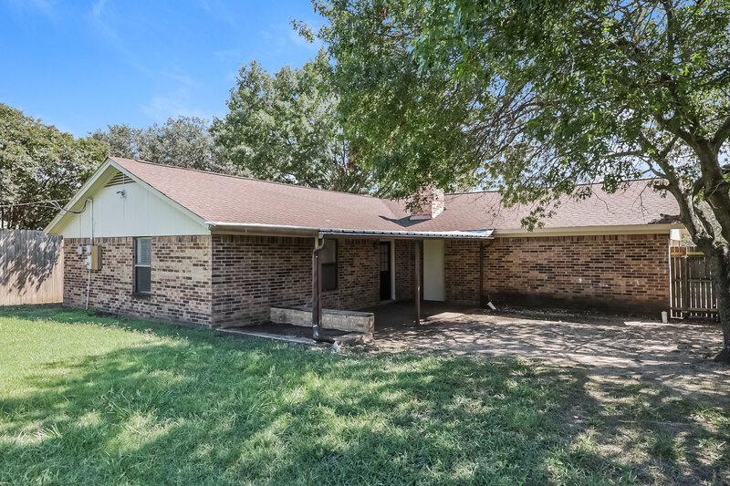 1,805/Mo, 901 Springhill Dr Burleson, TX 76028 Rear View