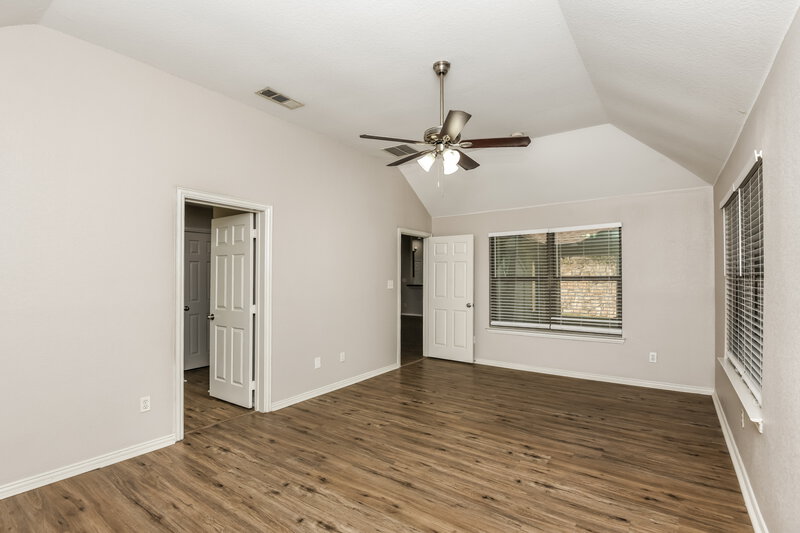 2,440/Mo, 1005 Red Cedar Way Burleson, TX 76028 Main Bathroom View