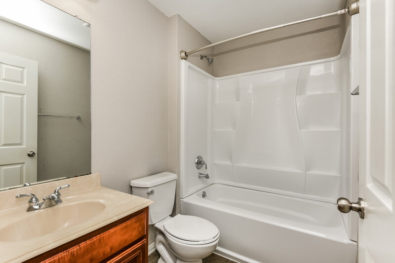 2,440/Mo, 1005 Red Cedar Way Burleson, TX 76028 Bathroom View