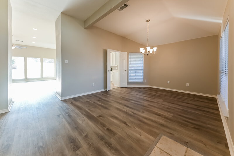 2,905/Mo, 6336 Canyon Lake Dr Dallas, TX 75249 Dining Room View 2
