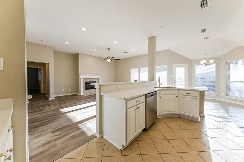2,905/Mo, 6336 Canyon Lake Dr Dallas, TX 75249 Kitchen View 2