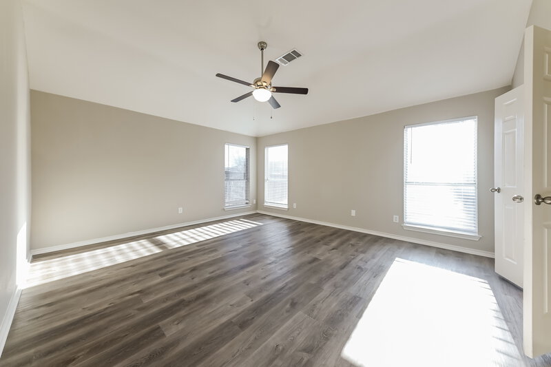 2,905/Mo, 6336 Canyon Lake Dr Dallas, TX 75249 Main Bedroom View