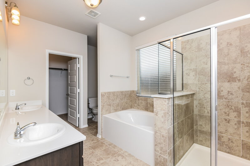 2,940/Mo, 6253 Jackstaff Dr Fort Worth, TX 76179 Main Bathroom View