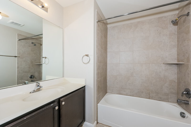 1,780/Mo, 157 Aaron St Anna, TX 75409 Bathroom View