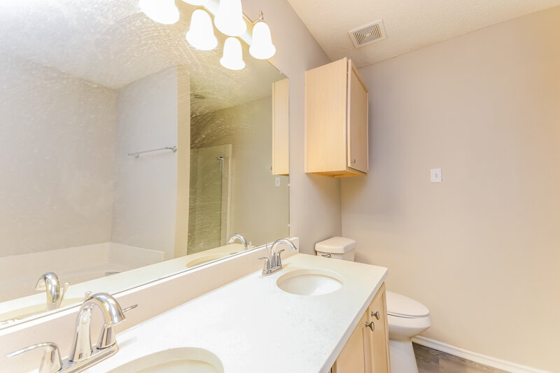 2,355/Mo, 1570 Brookstone Dr Little Elm, TX 75068 Main Bathroom View