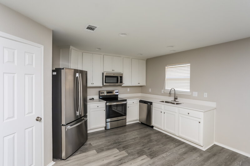 2,300/Mo, 824 Newberry Trl Fort Worth, TX 76120 Kitchen View