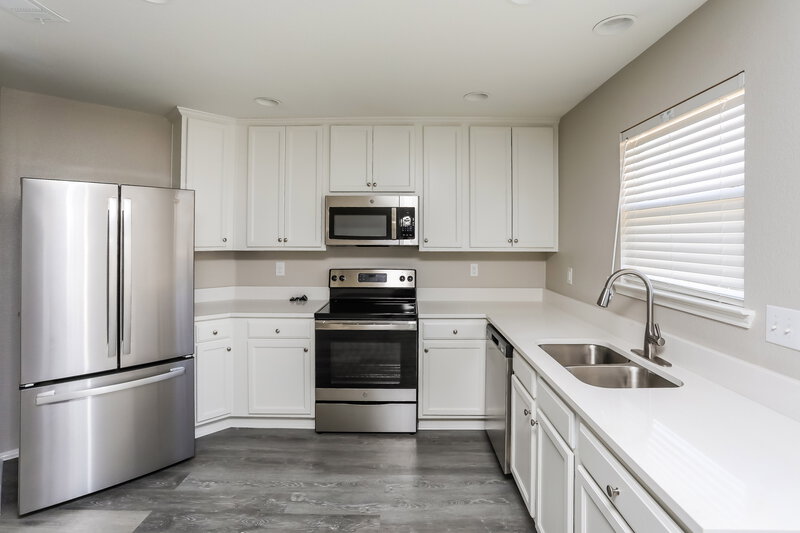 2,300/Mo, 824 Newberry Trl Fort Worth, TX 76120 Kitchen View 2