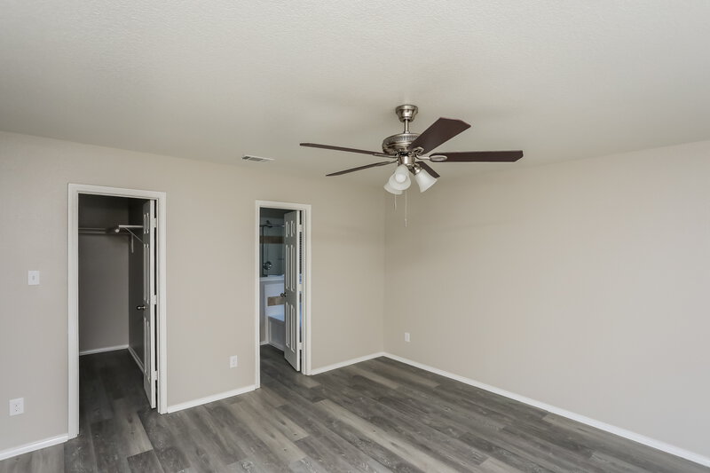 2,300/Mo, 824 Newberry Trl Fort Worth, TX 76120 Main Bedroom View