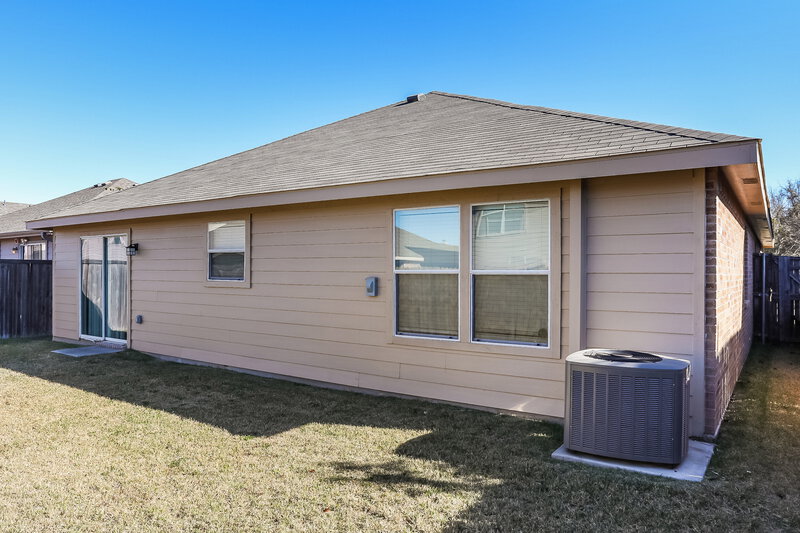 2,300/Mo, 824 Newberry Trl Fort Worth, TX 76120 Rear View