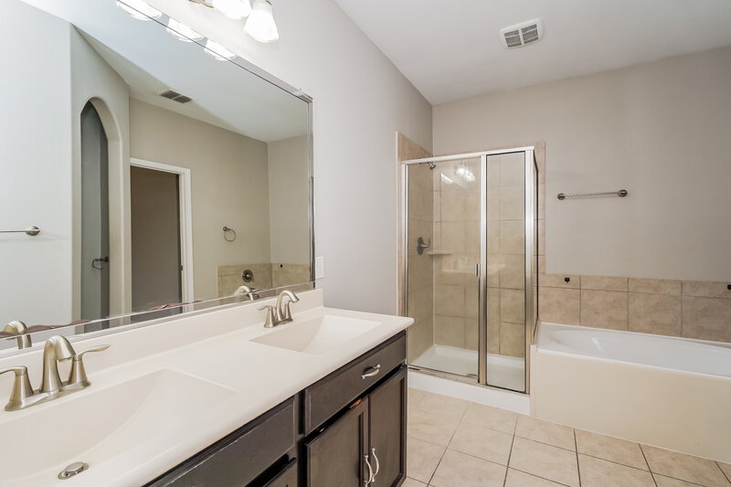 2,260/Mo, 14409 Mainstay Way Haslet, TX 76052 Main Bathroom View