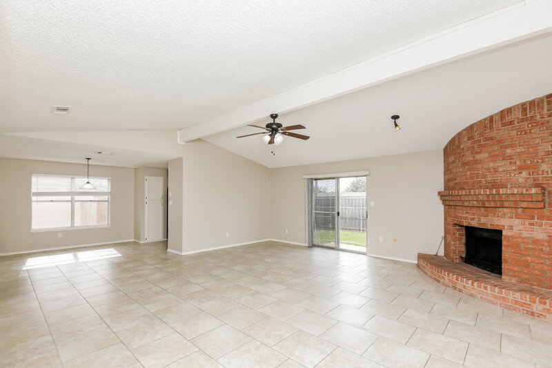 1,795/Mo, 6208 Cool Springs Dr Arlington, TX 76001 Living Room View 2