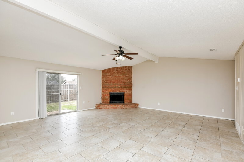 1,795/Mo, 6208 Cool Springs Dr Arlington, TX 76001 Living Room View 3
