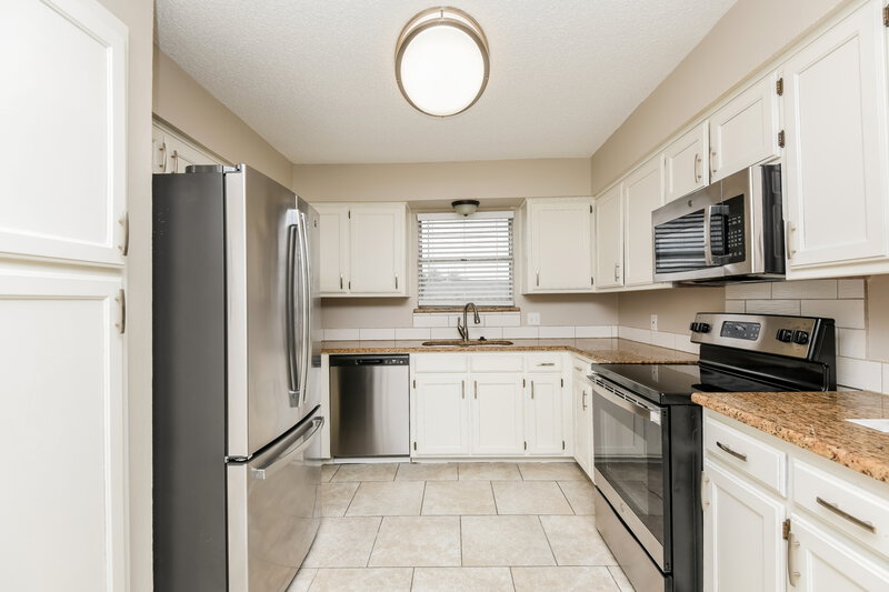 1,795/Mo, 6208 Cool Springs Dr Arlington, TX 76001 Kitchen View
