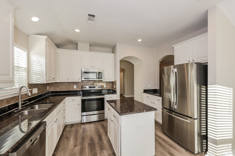 2,635/Mo, 9221 Barbara Dr Fort Worth, TX 76108 Kitchen View