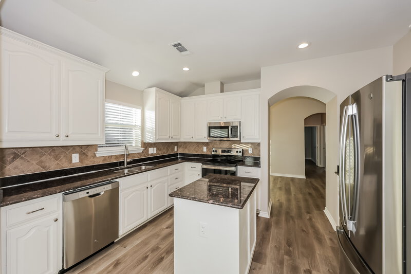 2,635/Mo, 9221 Barbara Dr Fort Worth, TX 76108 Kitchen View 2