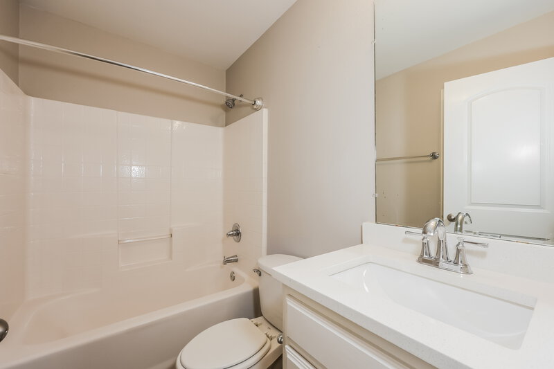 2,635/Mo, 9221 Barbara Dr Fort Worth, TX 76108 Bathroom View