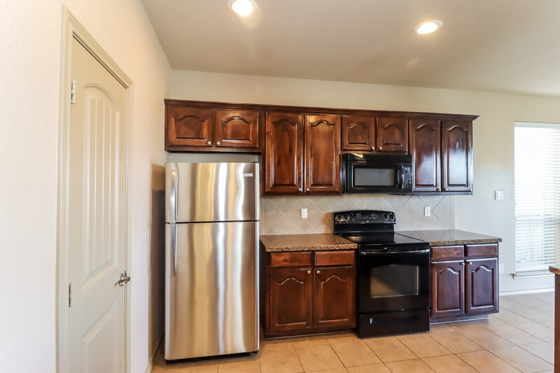 2,840/Mo, 1016 Sunderland Ln Fort Worth, TX 76134 Kitchen View 2