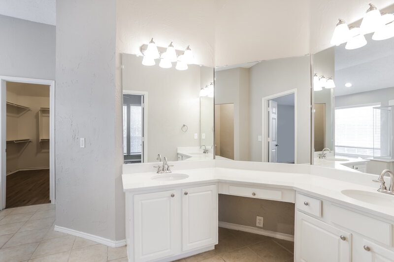 2,765/Mo, 4741 Park Downs Dr Fort Worth, TX 76137 Main Bathroom View