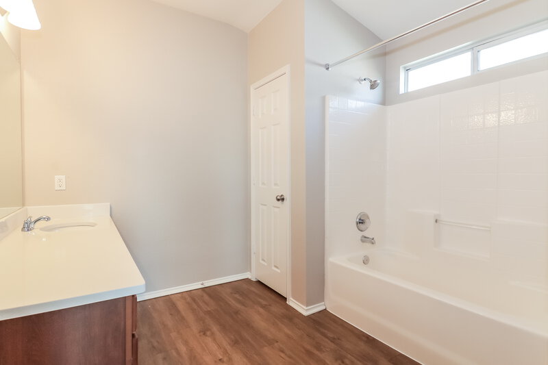 1,795/Mo, 131 Freedom Trl Forney, TX 75126 Main Bathroom View